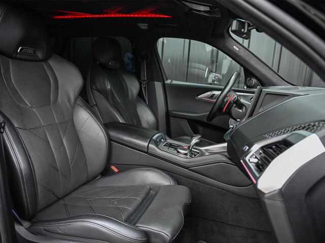 BMW XM PHEV 30 kWh V8 654 PK · M-Sport Pro · B&W Sound · M Sport differential · Adaptive M onderstel prof. · 360 Camera · Massage · Active Cruise · Ambiance · Memory Seats · Carbon · Alcantara · Driving Assistance · Iconic Gri