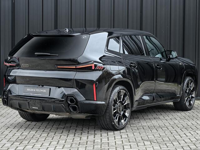 BMW XM PHEV 30 kWh V8 654 PK · M-Sport Pro · B&W Sound · M Sport differential · Adaptive M onderstel prof. · 360 Camera · Massage · Active Cruise · Ambiance · Memory Seats · Carbon · Alcantara · Driving Assistance · Iconic Gri