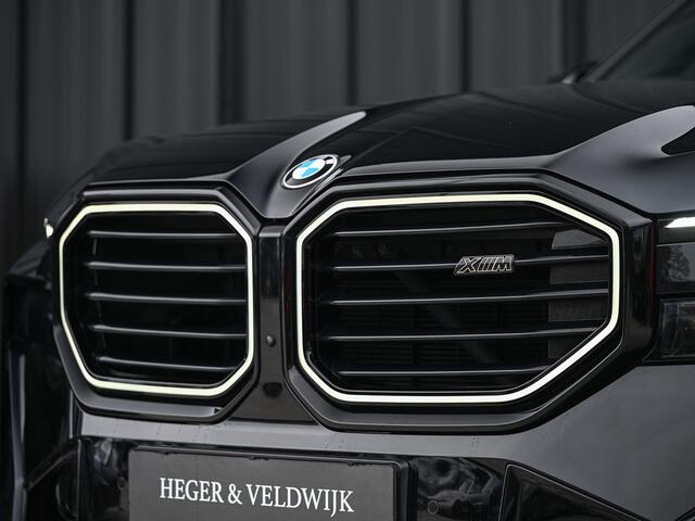 BMW XM PHEV 30 kWh V8 654 PK · M-Sport Pro · B&W Sound · M Sport differential · Adaptive M onderstel prof. · 360 Camera · Massage · Active Cruise · Ambiance · Memory Seats · Carbon · Alcantara · Driving Assistance · Iconic Gri