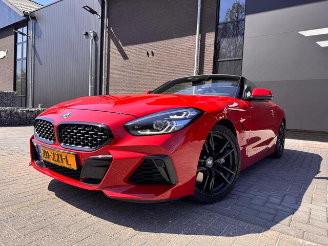 BMW Z4 Roadster M40i First Edition | 2E EIGENAAR | 12MND GARANTIE | DEALER ONDERHOUDEN | HARMANKARDON | LED | NAVI | CARPLAY | SAN FRANSISCO RED | BOMVOL |