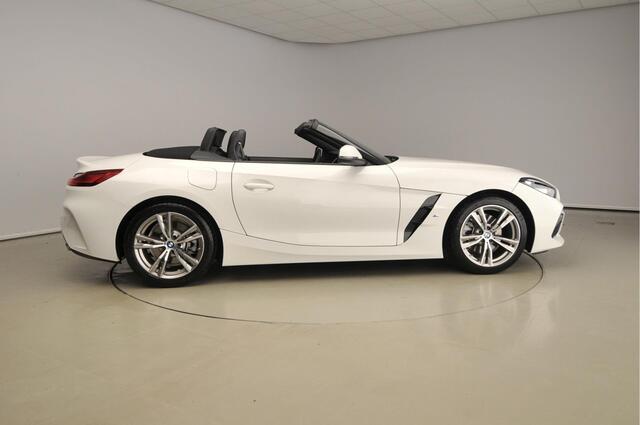BMW Z4 Roadster sDrive20i Handgeschakeld | 18 inch LM M Dubbelspaak | Driving Assistant | HiFi System | M Aerodynamicapakket | Comfort Access