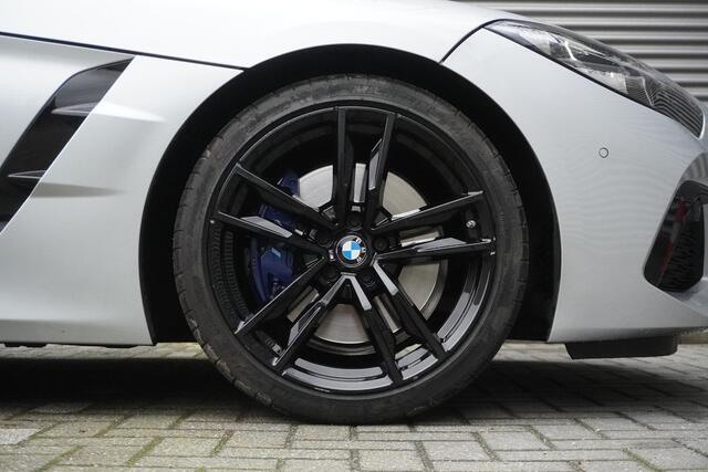 BMW Z4 Roadster sDrive30i High Executive | Parking Pack | Stuurwielrand Verwarmd | Harman Kardon Surround Sound Systeem | BMW Head-Up Display
