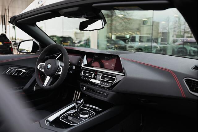 BMW Z4 Roadster sDrive30i Final Edition Automaat / M Sportstoelen / Achteruitrijcamera / Head-Up / Adaptieve LED / Active Cruise Control / Comfort Access