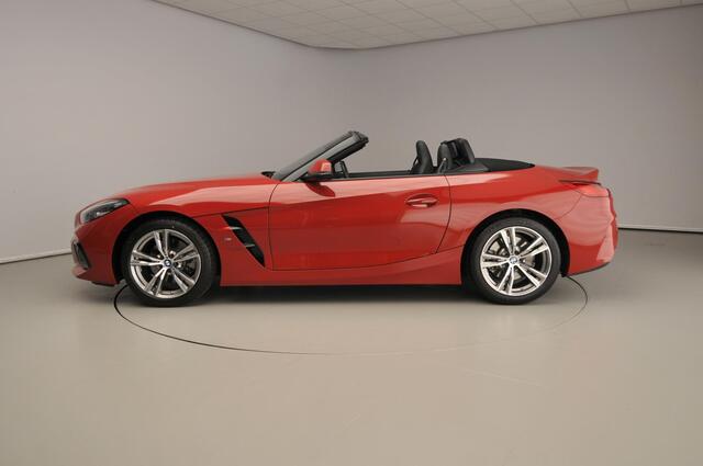 BMW Z4 Roadster sDrive20i | Handgeschakeld !! | LED | Leder | Navigatie | Windscherm | Stoelverwarming | DAB | Hifi speakers | Alu 18 inch