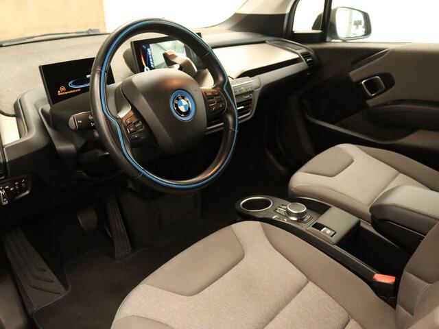 BMW i3 Basis 94Ah 33 kWh - SOH 90,3%- GROOT SCHERM NAVIGATIE - 2 LAADKABELS - PARKEERSENSOREN VOOR/ ACHTER - CAMERA - 19 INCH LICHT METALEN VELGEN - CLIMATE CONTROL - WARMTEPOMP - VOORSTOELEN VERWARMD- CRUISE CONTROL - ACHTERWIELAANDRIJVING