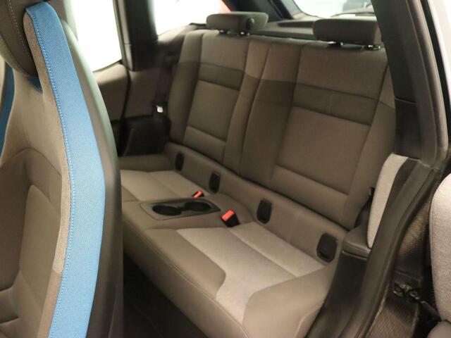 BMW i3 Basis 94Ah 33 kWh - SOH 90,3%- GROOT SCHERM NAVIGATIE - 2 LAADKABELS - PARKEERSENSOREN VOOR/ ACHTER - CAMERA - 19 INCH LICHT METALEN VELGEN - CLIMATE CONTROL - WARMTEPOMP - VOORSTOELEN VERWARMD- CRUISE CONTROL - ACHTERWIELAANDRIJVING