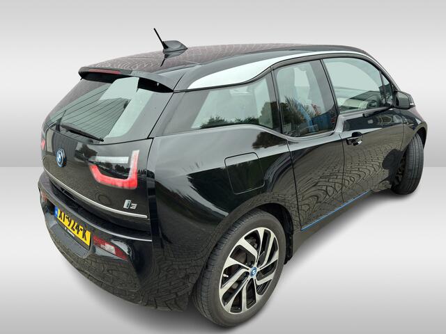 BMW i3 Basis 120Ah 42 kWh / Navigatie / 19'' / Parkeerhulp achter / Navigatie / Harman Kardon / Stoelverwarming / Cruise Control / Warmtepomp / Getint glas