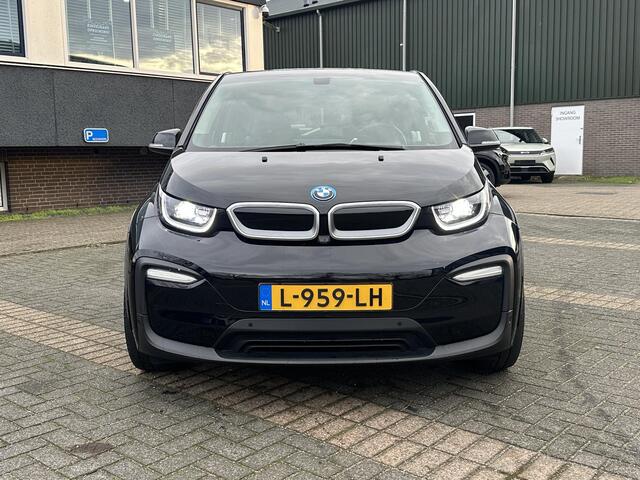 BMW i3 Dark Shadow Edition 120Ah 42 kWh VAN: ¤21.900,- VOOR: ¤19.877,- UW EINDEJAARSVOORDEEL: ¤2.023,- | HARMAN KARDON| ACHTERUITRIJCAMERA| STOELVERWARMING| WARMTEPOMP| COMFORT ACCESS