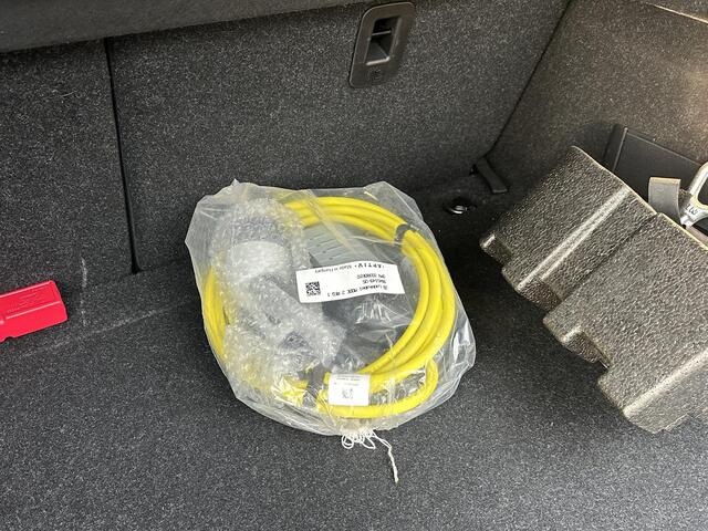 BMW i3 Dark Shadow Edition 120Ah 42 kWh VAN: ¤21.900,- VOOR: ¤19.877,- UW EINDEJAARSVOORDEEL: ¤2.023,- | HARMAN KARDON| ACHTERUITRIJCAMERA| STOELVERWARMING| WARMTEPOMP| COMFORT ACCESS