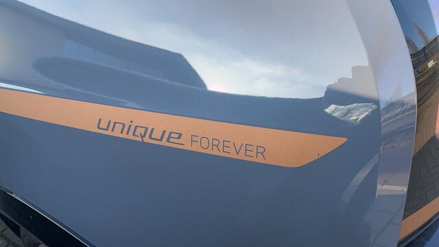 BMW i3 Unique Forever Edition 120Ah 42 kWh | 20" | Snelader | Panorama | Leder | Sportpakket | Harman Kardon