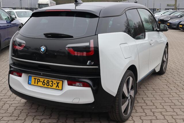 BMW i3 Basis iPerformance 94Ah 33 kWh 89,6% SOH, Climate control, Navigatie, Camera, Stoelverwarming, Auto wordt op dit moment gereinigd.