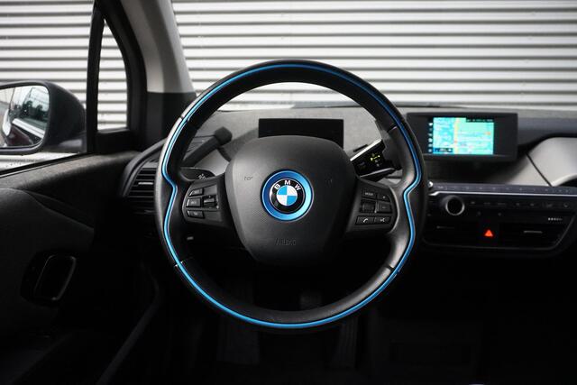 BMW i3 i3s 120Ah Comfort Access | Achteruitrijcamera | Driving Assistant Plus | Elektrisch verwarmde voorstoelen | 20 inch lichtmetalen i light wielen Dubbelspaak