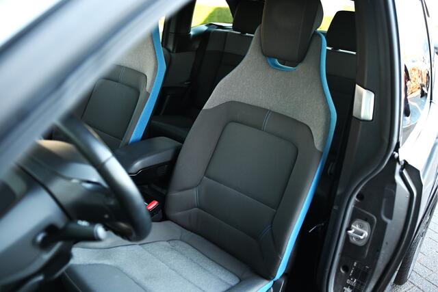 BMW i3 Business / Sportpakket / Achteruitrijcamera / Cruise Control / Stoelverwarming / Getint glas / Apple CarPlay