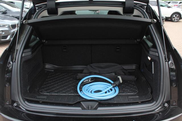 BMW i3 S 120Ah 42 kWh / Camera / Warmtepomp / Navi. Proff / 18'' / Stoelverwarming / DAB / Getint glas / Cruise Control