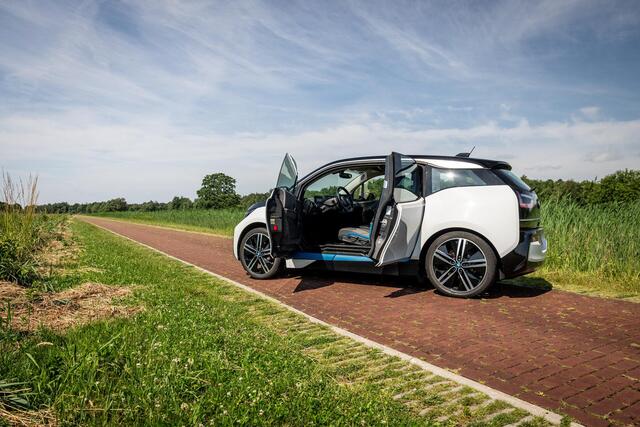 BMW i3 Basis 120Ah 42 kWh Warmtepomp LED 20 inch