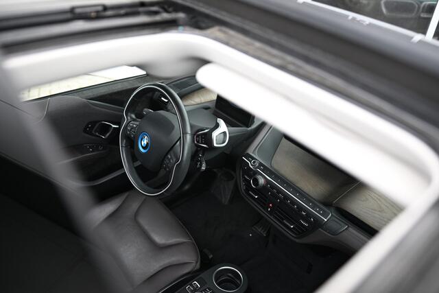 BMW i3 Executive / Schuif-kanteldak / Comfort Access / Achteruitrijcamera / Adaptive Cruise Control / Stoelverwarming