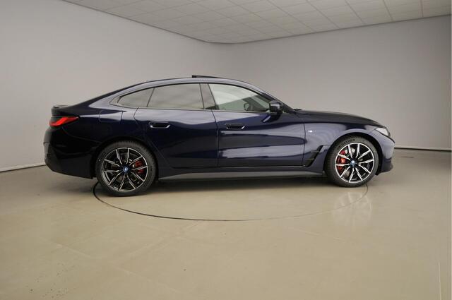 BMW i4 eDrive40 high Executive M-Sportpakket / LED / Leder / Navigatie / Trekhaak / Schuifdak / Keyles go / Sportstoelen / DAB / Hifi speakers / Alu 19 inch
