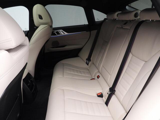 BMW i4 eDrive40 high Executive M-Sportpakket / LED / Leder / Navigatie / Trekhaak / Schuifdak / Keyles go / Sportstoelen / DAB / Hifi speakers / Alu 19 inch