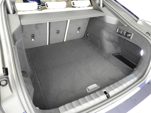 BMW i4 eDrive40 high Executive M-Sportpakket / LED / Leder / Navigatie / Trekhaak / Schuifdak / Keyles go / Sportstoelen / DAB / Hifi speakers / Alu 19 inch