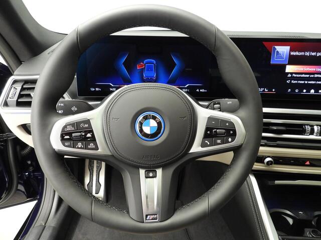 BMW i4 eDrive40 high Executive M-Sportpakket / LED / Leder / Navigatie / Trekhaak / Schuifdak / Keyles go / Sportstoelen / DAB / Hifi speakers / Alu 19 inch