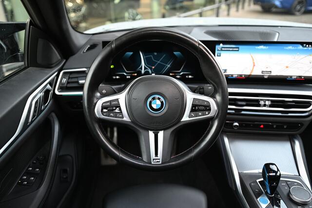 BMW i4 M50 / BMW M 50 Jahre uitvoering / Schuif-kanteldak / M Adaptief onderstel / Live Cockpit Plus / Parking Assistant / Adaptive Cruise Control