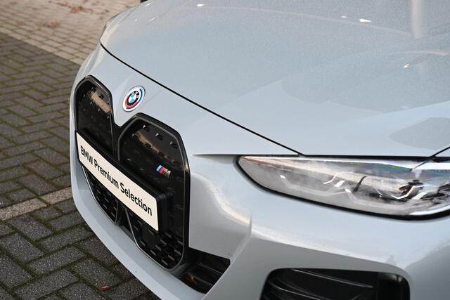 BMW i4 M50 / BMW M 50 Jahre uitvoering / Schuif-kanteldak / M Adaptief onderstel / Live Cockpit Plus / Parking Assistant / Adaptive Cruise Control