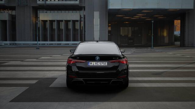 BMW i4 eDrive40 Gran Coupé M Sport / Adaptieve LED / Active Cruise Control / Comfort Access / Parking Assistant / Live Cockpit Plus / Stoelverwarming