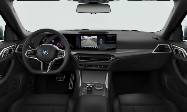 BMW i4 eDrive40 84 kWh | M-Sportpakket | Comfort Pack | Panoramadak | Trekhaak