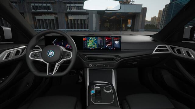 BMW i4 eDrive35 M Sport / Achteruitrijcamera / Adaptieve LED / Active Cruise Control / Comfort Access / Stuurverwarming / Parking Assistant