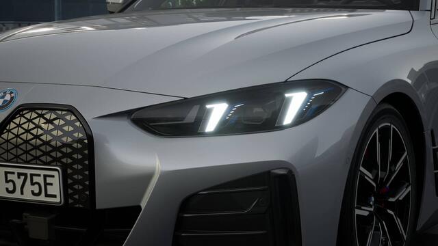 BMW i4 eDrive35 M Sport / Achteruitrijcamera / Adaptieve LED / Active Cruise Control / Comfort Access / Stuurverwarming / Parking Assistant