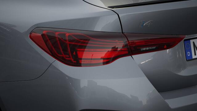 BMW i4 eDrive35 M Sport / Achteruitrijcamera / Adaptieve LED / Active Cruise Control / Comfort Access / Stuurverwarming / Parking Assistant