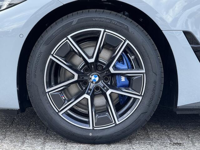 BMW i4 eDrive35 | M-Sport | 18'' | S/k-dak | HiFi | Comf. Acc. | Stuur + stoelverw. | Trekhaak | Camera
