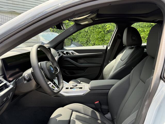 BMW i4 eDrive35 | M-Sport | 18'' | S/k-dak | HiFi | Comf. Acc. | Stuur + stoelverw. | Trekhaak | Camera