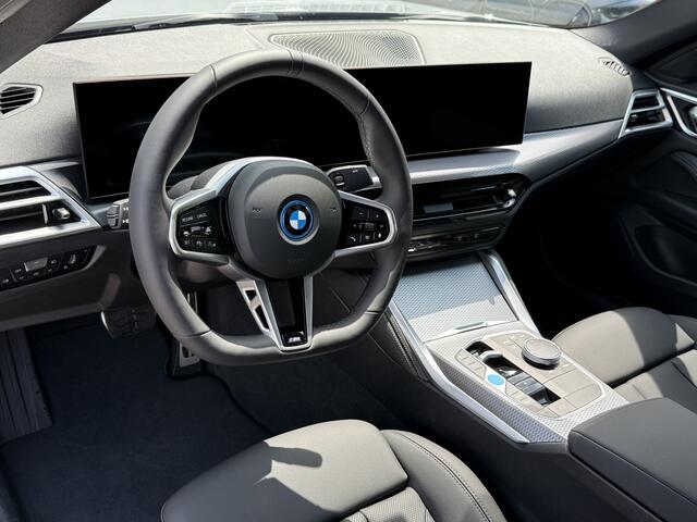 BMW i4 eDrive35 | M-Sport | 18'' | S/k-dak | HiFi | Comf. Acc. | Stuur + stoelverw. | Trekhaak | Camera