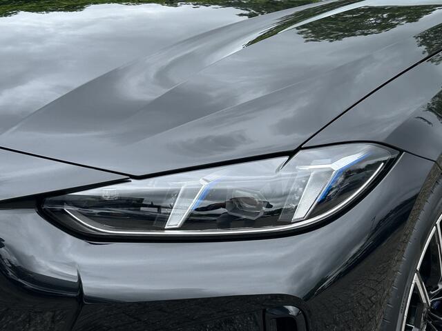 BMW i4 eDrive40 | M-Sport | 19'' | S/k-dak | Park. Plus | Head-Up | Comf. Acc. | HiFi | Stuur. + stoelverw. | Adapt. LED | Laser achterlicht.