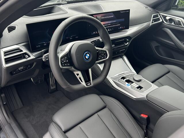 BMW i4 eDrive40 | M-Sport | 19'' | S/k-dak | Park. Plus | Head-Up | Comf. Acc. | HiFi | Stuur. + stoelverw. | Adapt. LED | Laser achterlicht.
