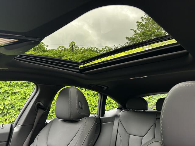 BMW i4 eDrive40 | M-Sport | 19'' | S/k-dak | Park. Plus | Head-Up | Comf. Acc. | HiFi | Stuur. + stoelverw. | Adapt. LED | Laser achterlicht.