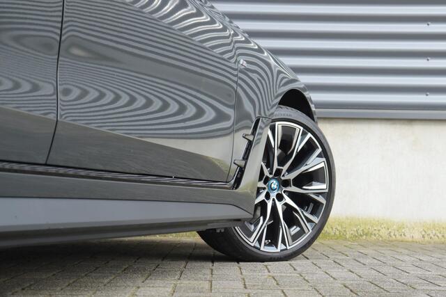 BMW i4 eDrive40 | High Executive / M Sportpakket Pro / Panodak / Driving Assistant Prof. / Harman Kardon / M Sportstoelen / Trekhaak | Easter