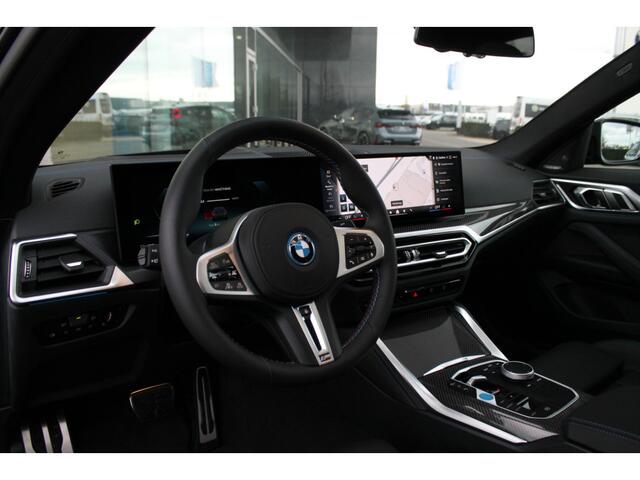 BMW i4 M50 High Executive / Schuif-kanteldak / Trekhaak / Laserlight / M Sportstoelen / Adaptief M Onderstel / Parking Assistant Plus / Driving Assistant Professional