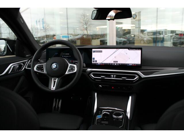 BMW i4 M50 High Executive / Schuif-kanteldak / Trekhaak / Laserlight / M Sportstoelen / Adaptief M Onderstel / Parking Assistant Plus / Driving Assistant Professional