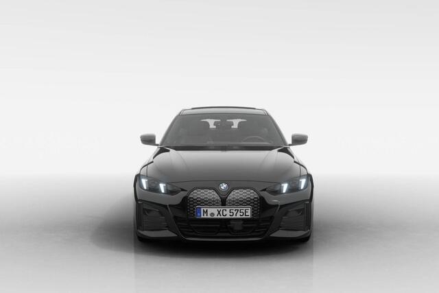 BMW i4 eDrive35 M Sport Edition | M Sport Pro | Comfort Pack | Active Cruise Control | Elektrisch bediend glazen schuif-/kanteldak