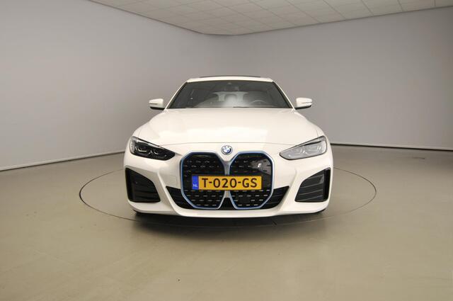BMW i4 Gran Coupe eDrive40 | M-Sportpakket | LED | Navigatie | Schuifdak | Elektr. zetels | DAB | Harman-kardon sound | Alu 19 inch