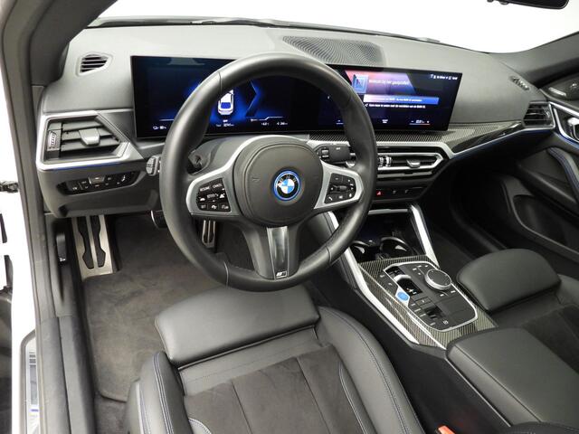BMW i4 Gran Coupe eDrive40 | M-Sportpakket | LED | Navigatie | Schuifdak | Elektr. zetels | DAB | Harman-kardon sound | Alu 19 inch