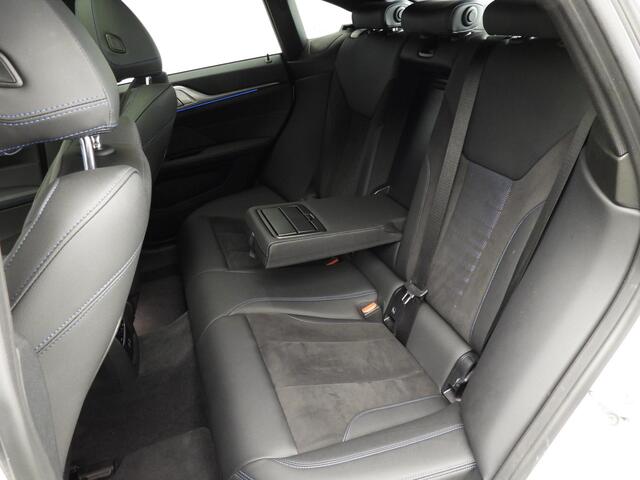 BMW i4 Gran Coupe eDrive40 | M-Sportpakket | LED | Navigatie | Schuifdak | Elektr. zetels | DAB | Harman-kardon sound | Alu 19 inch