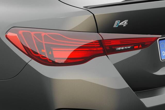 BMW i4 M60 xDrive | M Sport Pro | Innovation Pack | Comfort Pack | Trekhaak | Harman Kardon | M Sportstoelen | CraftedClarity | Elektrisch bediend glazen schuif-/kanteldak