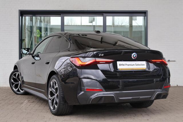 BMW i4 eDrive35 70 kWh M sportpakket | Voorstoelen verwarmd | Achteruitrijcamera