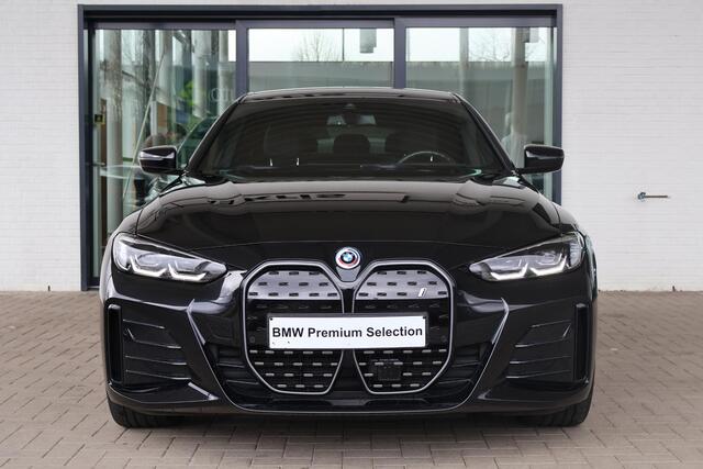 BMW i4 eDrive35 70 kWh M sportpakket | Voorstoelen verwarmd | Achteruitrijcamera