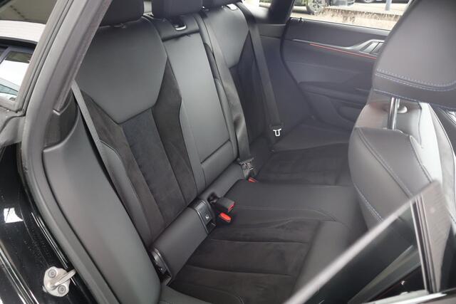 BMW i4 eDrive35 70 kWh M sportpakket | Voorstoelen verwarmd | Achteruitrijcamera