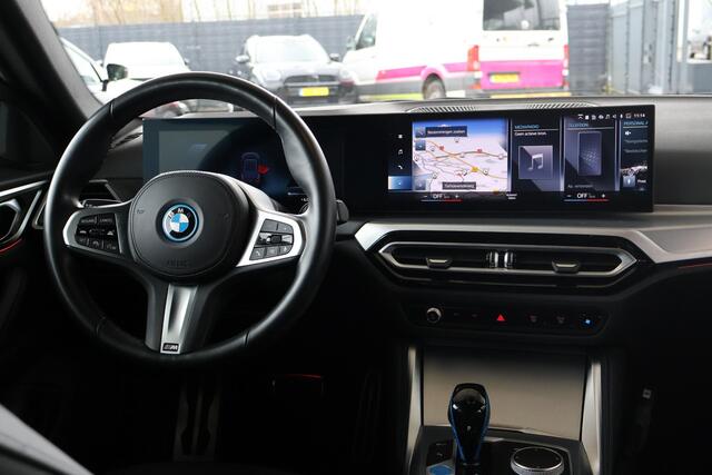 BMW i4 eDrive35 70 kWh M sportpakket | Voorstoelen verwarmd | Achteruitrijcamera