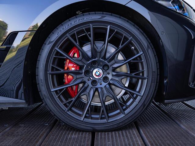 BMW i4 Gran Coupé M50 M-Sportpakket | M-Performance Parts | Trekhaak | 20 inch | Individual interieur | Carbon exterieur pakket